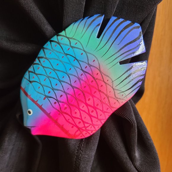 Free with purchase. Colorful fish wood clip - Picture 2 of 4